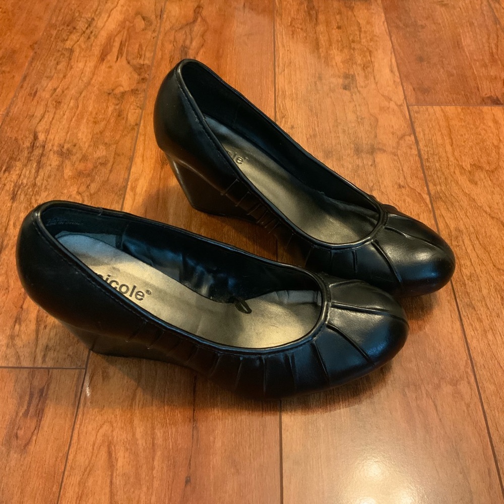 Nicole Wedges